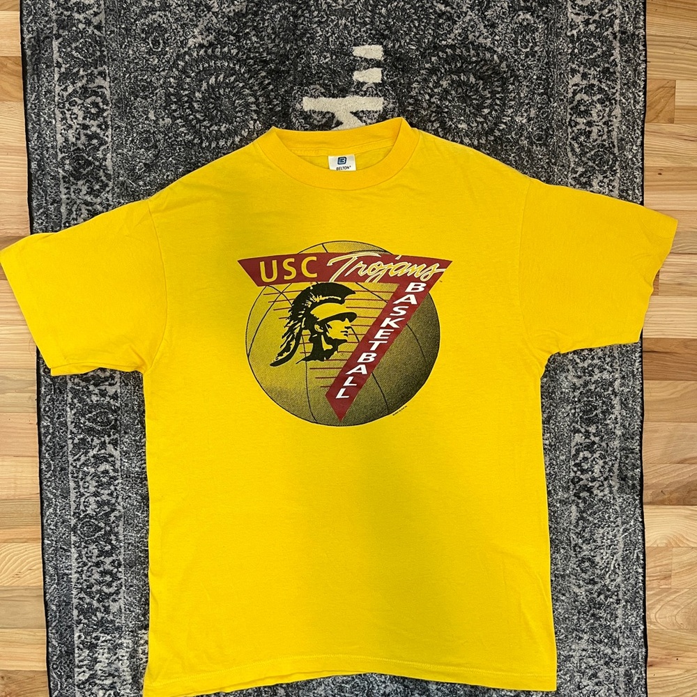 Vintage USC Southern California Trojans Basketball Tshirt Yellow Size Large